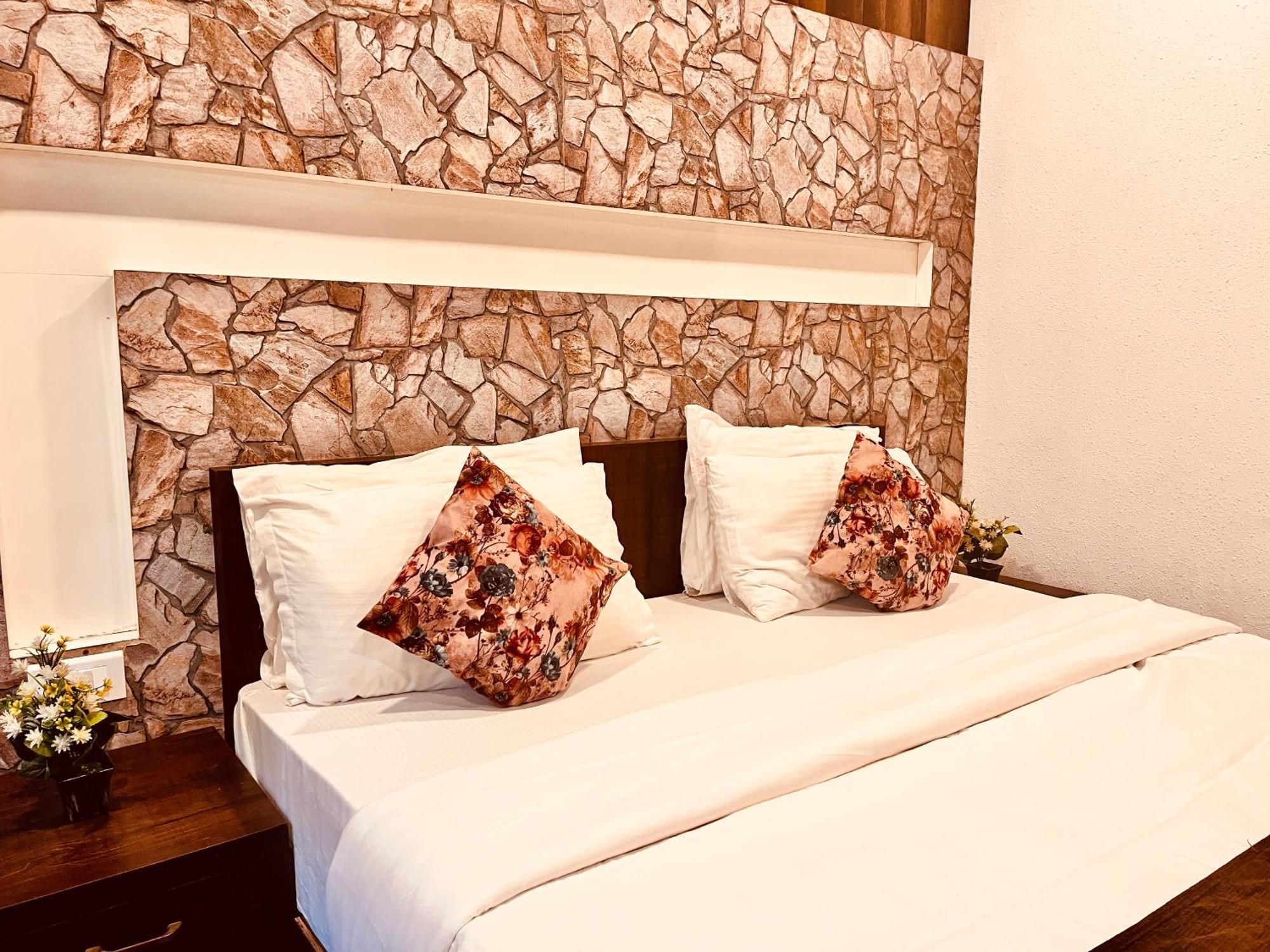 Munnar Tea Estate Cottage And Resort - Away From City Hustle ภายนอก รูปภาพ